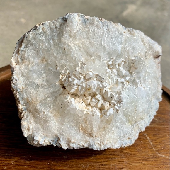 1 1/2 lb THUNDER EGG/GEODE Rock - Picture 1 of 8